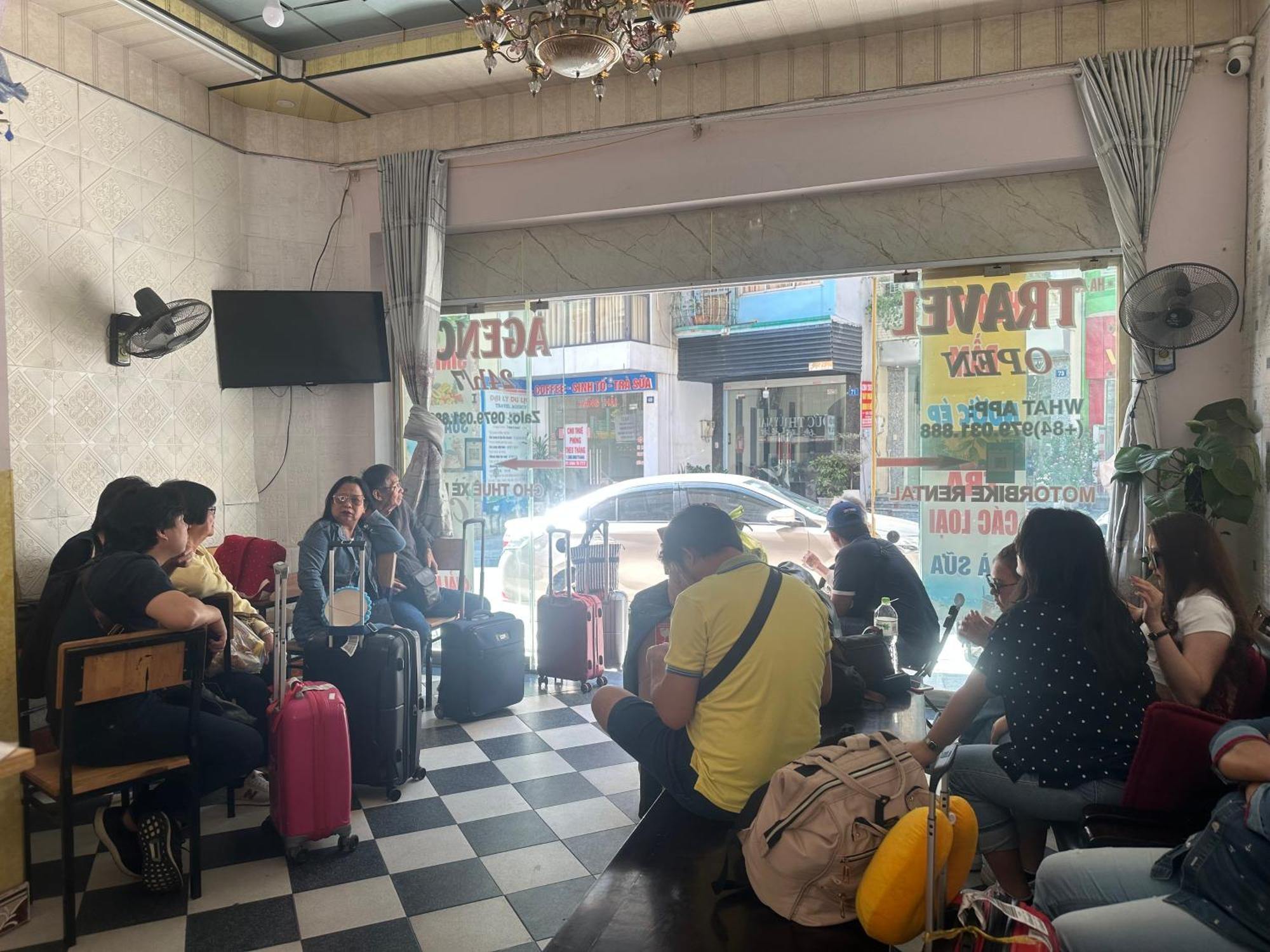 Discovery Travel Homestay ฮาลอง ภายนอก รูปภาพ